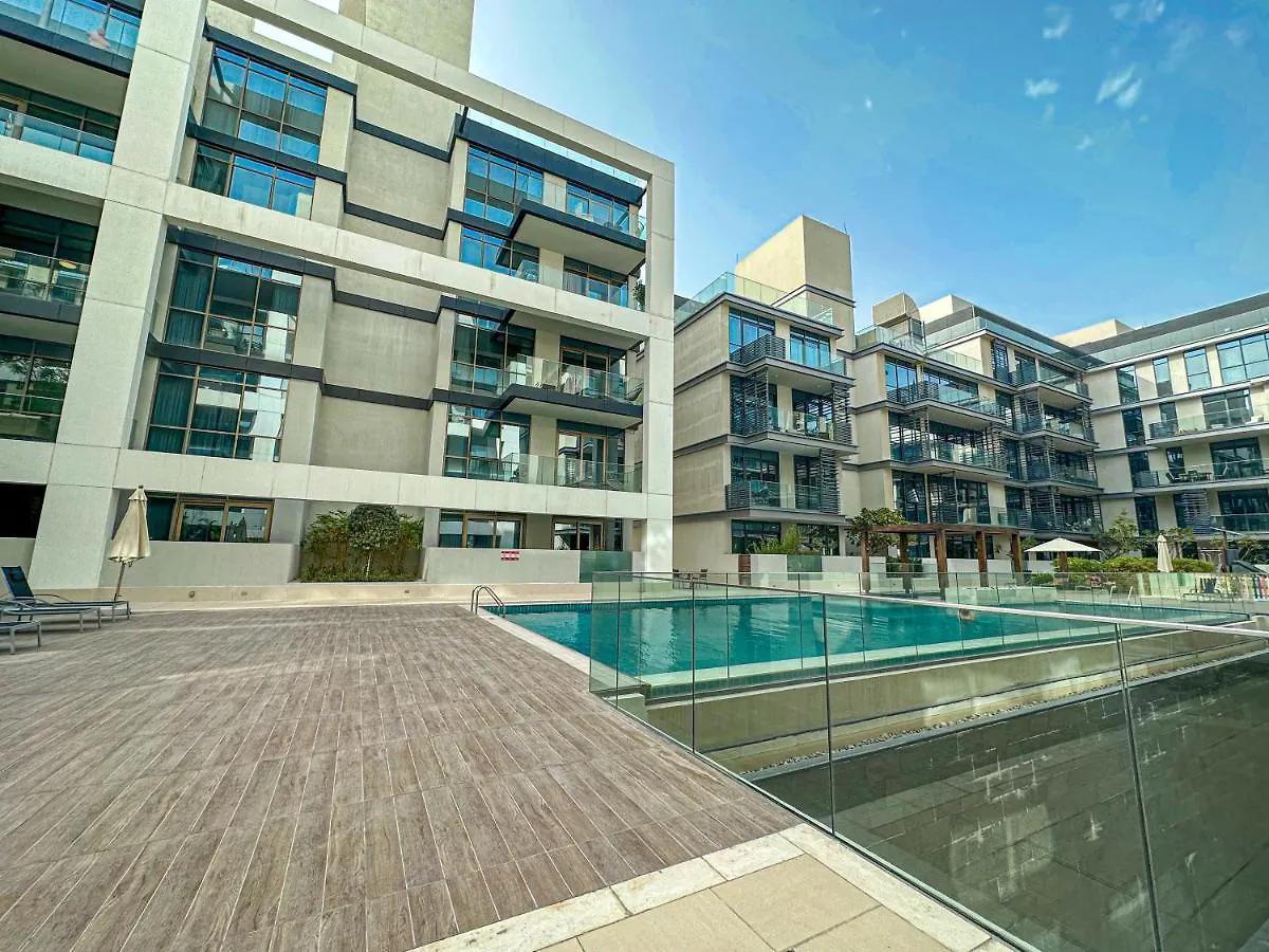 Higuests - Charming Retreat In Citywalk With Balcony And Pool 두바이 아파트