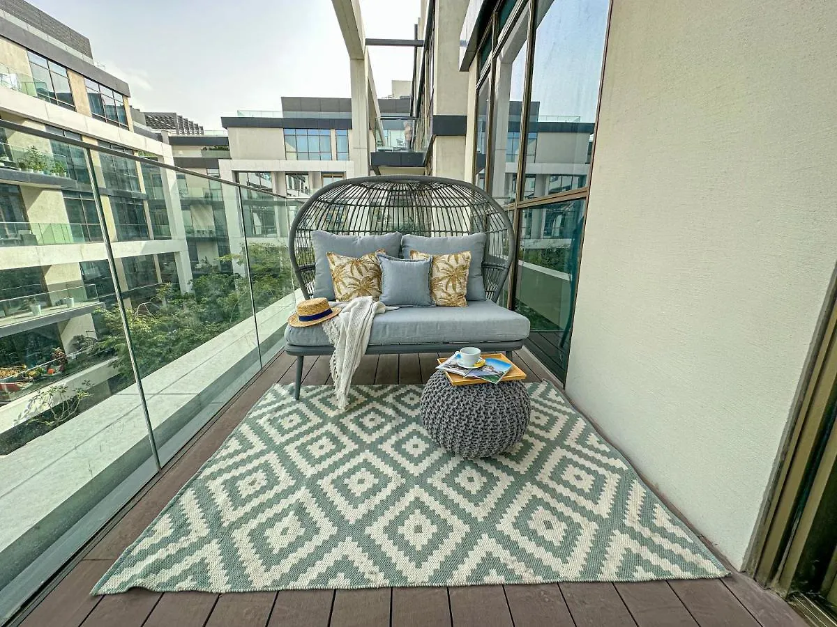 Higuests - Charming Retreat In Citywalk With Balcony And Pool Dubai