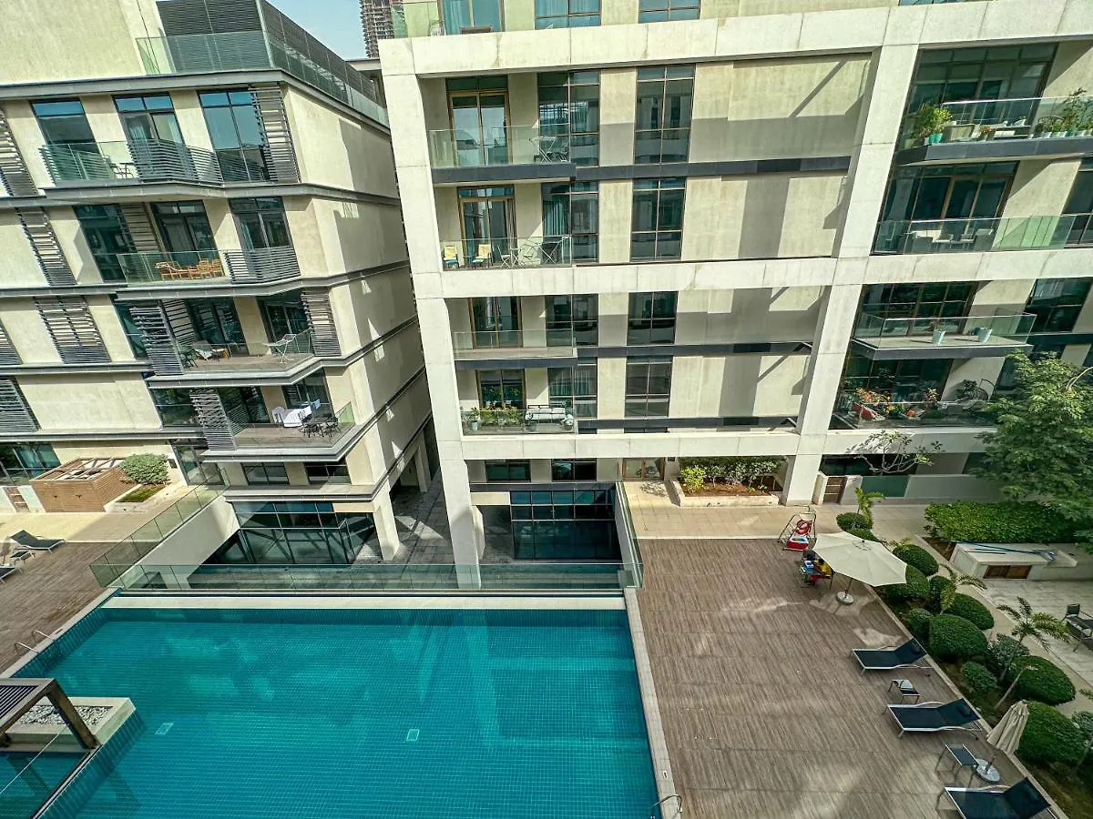 아파트 Higuests - Charming Retreat In Citywalk With Balcony And Pool 두바이